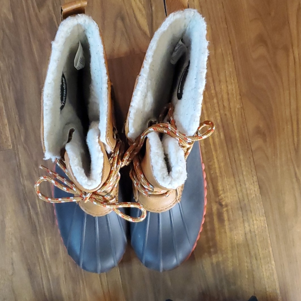 Shoes/Boots - Picture 2 of 7